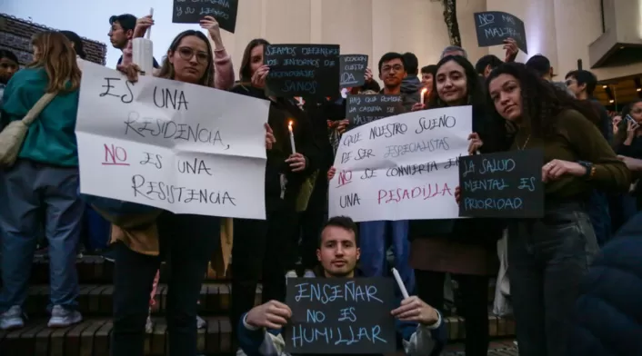 Padre denuncia maltrato a médicos residentes en universidades Padre denuncia maltrato a médicos residentes en universidades