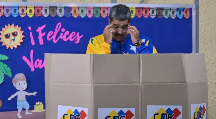 Nicolás Maduro, presidente de Venezuela, en las urnas de votación