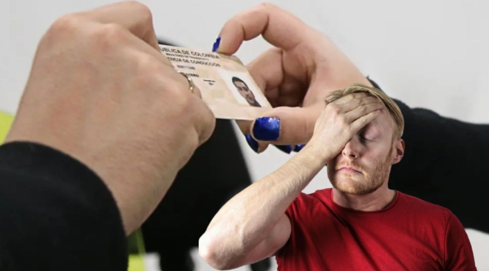 Nuevo requisito de la licencia de conducción Licencia de conducción y hombre preocupado