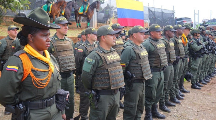 Alejandro Eder recibe a los primeros 100 policías para la COP16 Alejandro Eder recibe a los primeros 100 policías para la COP16
