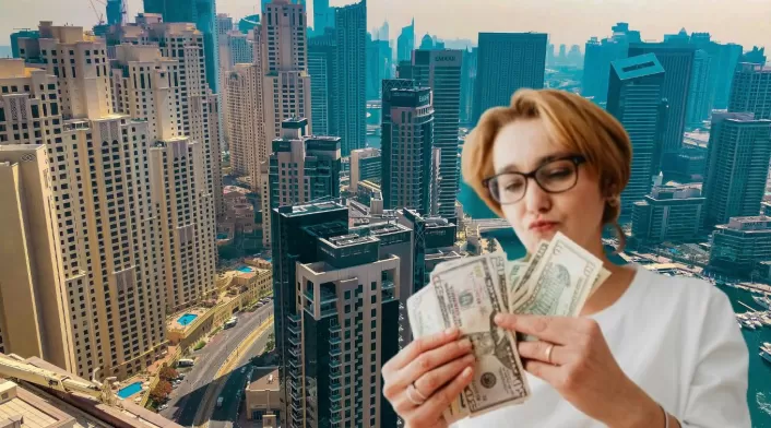 Trabajo para colombianos en Dubai sin experiencia Panorámica de Dubai y una mujer con dólares