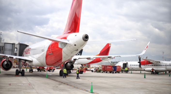 Suministro de combustible en los aeropuertos Suministro de combustible en los aeropuertos