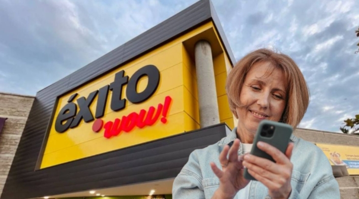 Bonos para cambiar el celular en el Éxito Almacenes Éxito y una mujer con un celular
