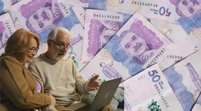 Personas que podrán pensionarse solo con 1.000 semanas cotizadas Billetes y una pareja de adultos mayores con un computador