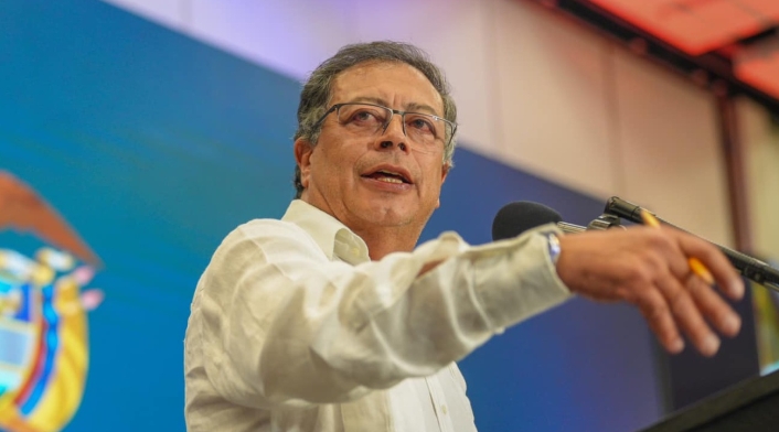 Gustavo Petro insiste en que podría sacar por decreto el presupuesto de 2025 Gustavo Petro insiste en que podría sacar por decreto el presupuesto de 2025