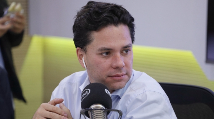 Luis Carlos Vélez, directos de La FM de RCN Luis Carlos Vélez, directos de La FM de RCN, responde a Gustavo Petro: "No insulte la inteligencia de la prensa en Colombia"