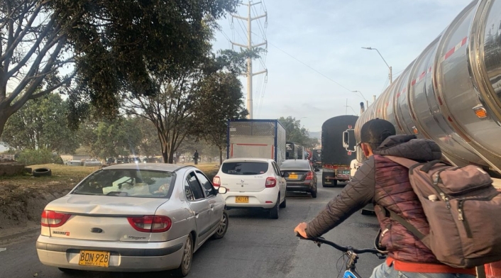 Paro camioneros Portal Tunal Paro camioneros Portal Tunal