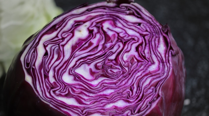 Repollo morado El repollo morado tiene un rol fundamental en la salud del hígado y el equilibrio hormonal.