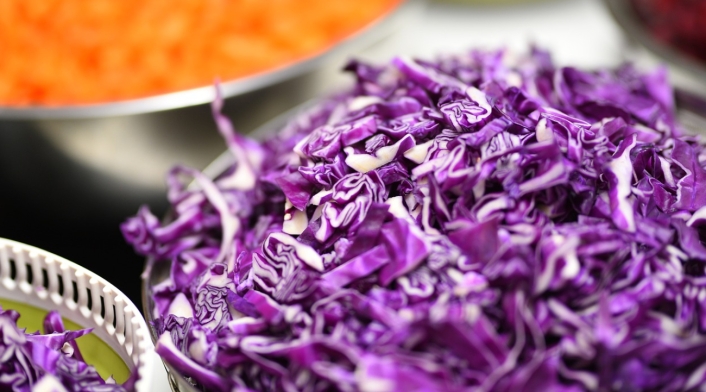 Repollo morado El repollo morado apoya de manera significativa el proceso natural de desintoxicación del cuerpo