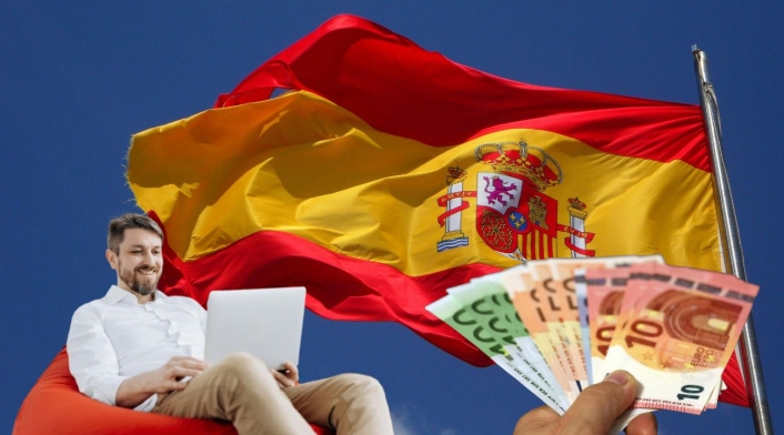 Bandera de España, personas con un computador y euros Bandera de España, personas con un computador y euros