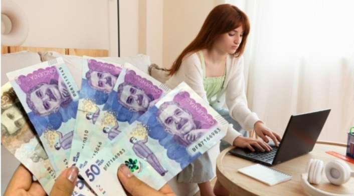 Trabajo en casa en Colombia Una mujer trabajando y billetes
