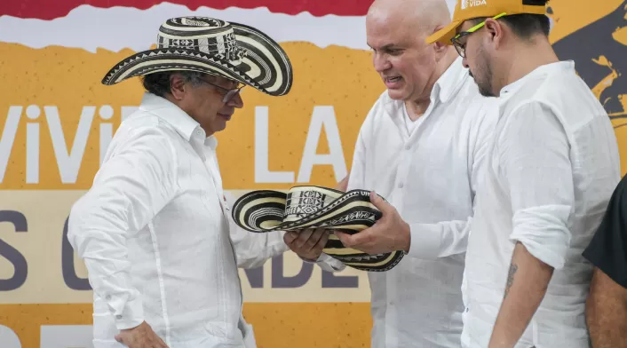 Gustavo Petro y Salvatore Mancuso