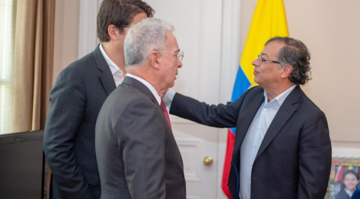 Álvaro Uribe y Gustavo Petro Álvaro Uribe y Gustavo Petro