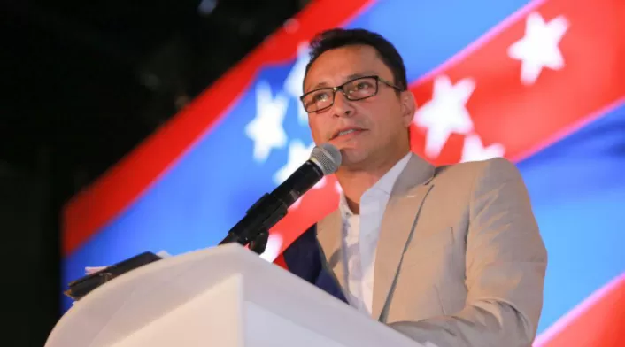 Carlos Caicedo, exgobernador de Magdalena La Procuraduría General de la Nación investiga al exgobernador de Magdalena, Carlos Eduardo Caicedo Omar, por presunta participación indebida en actividades políticas a través de redes sociales.