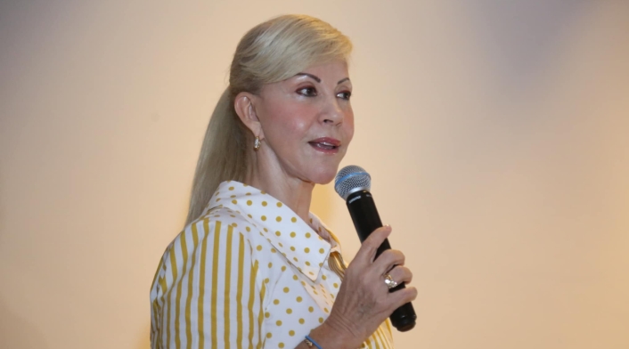 Dilian Francisca Toro, gobernadora del Valle Gobernadora del Valle pide cadena perpetua para asesinos de niños.