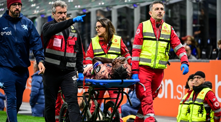 Duván Zapata sufre lesión grave en la rodilla y se perderá lo que resta de la temporada con el Torino y la Selección Colombia Duván Zapata sufre lesión grave en la rodilla y se perderá lo que resta de la temporada con el Torino y la Selección Colombia