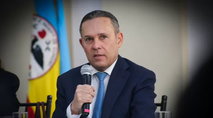 Efraín Cepeda critica reformas del Gobierno en el Congreso Efraín Cepeda critica reformas del Gobierno en el Congreso