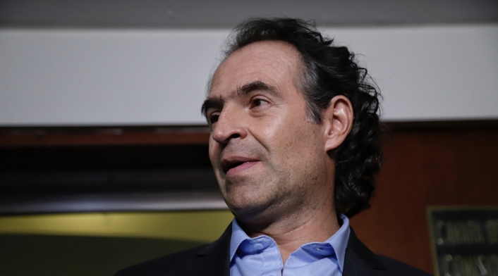 Colprensa El alcalde de Medellín critica a Gustavo Petro por calificar como 'golpe de Estado' investigación del CNE.