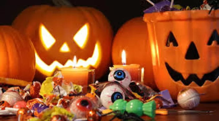 Supervise cuidadosamente los productos de Halloween para proteger la salud de los niños. Consumo responsable y precaución son clave. Supervise cuidadosamente los productos de Halloween para proteger la salud de los niños. Consumo responsable y precaución son clave.
