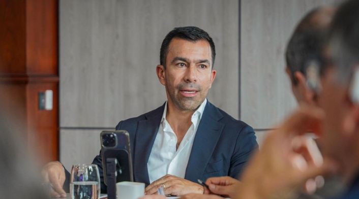 Jorge Emilio Rey, gobernador de Cundinamarca El gobernador de Cundinamarca, Jorge Emilio Rey, firma contrato para estudios de prefactibilidad de cable aéreo que conectará La Calera con Bogotá