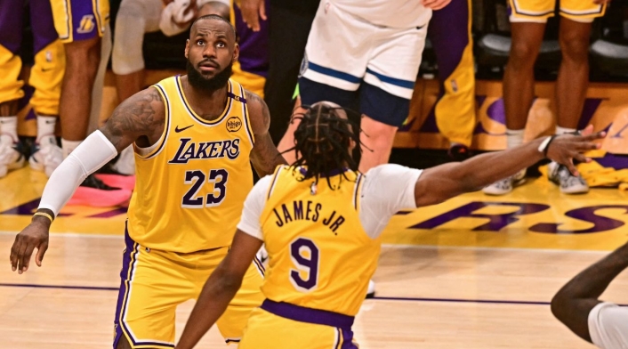 LeBron y Bronny James LeBron y Bronny James