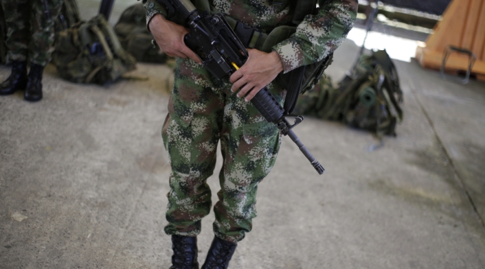 Militares Comunidad del Cañón del Micay detiene avance de tropas en zona rural entre Argelia y El Tambo.