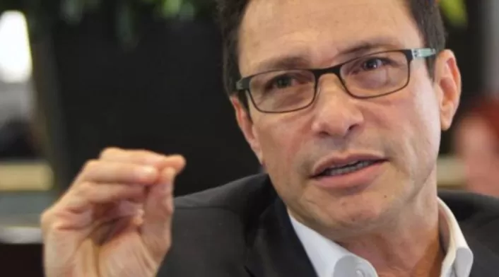 Exalcalde de Santa Marta llamado a juicio por corrupción en contrato millonario de coliseo de Gaira. Fiscalía acusa a Carlos Caicedo por peculado y contrato sin requisitos legales. Exalcalde de Santa Marta llamado a juicio por corrupción en contrato millonario de coliseo de Gaira. Fiscalía acusa a Carlos Caicedo por peculado y contrato sin requisitos legales.