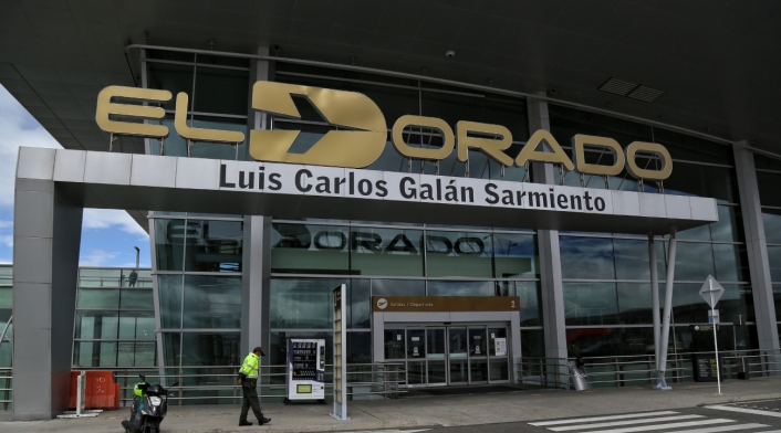 Aeropuerto El Dorado La IATA eleva alerta por retrasos en vuelos en El Dorado de Bogotá.