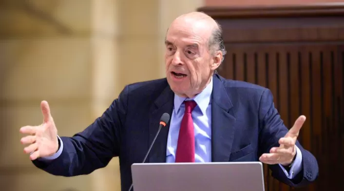 Excanciller Leyva exige que la procuradora general no intervenga en el Caso Pasaportes Canciller Álvaro Leyva