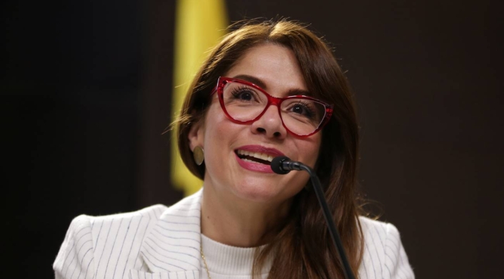 Catherine Juvinao La representante Catherine Juvinao critica manejo del Icetex por parte del ministro de Educación, Daniel Rojas, dejando en riesgo a miles de estudiantes.
