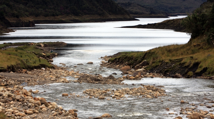 Sistema de embalses Chingaza El sistema de embalses Chingaza alcanza un nivel del 52,63, pero el racionamiento de agua continúa.