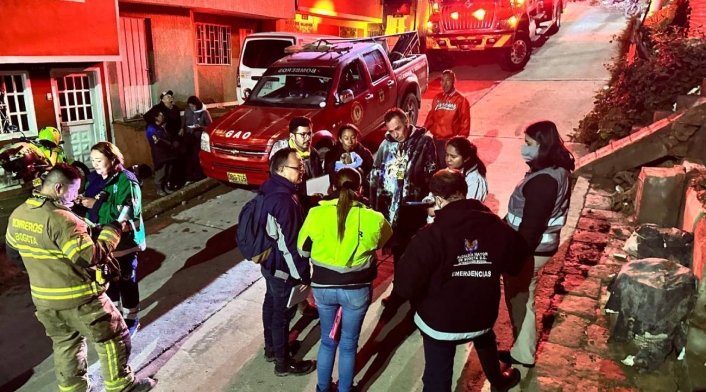 Deslizamiento de tierra en Bogotá Deslizamiento de tierra en Bogotá destruye viviendas y afecta a más de 30 familias en San Martín de Loba.