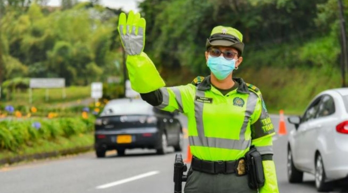Dirección de Tránsito y Transportes Policía Nacional Dirección de Tránsito y Transportes Policía Nacional