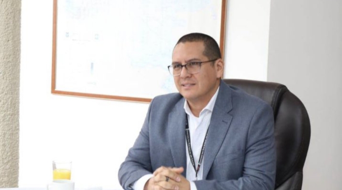 Giovanny Rubiano, superintendente de Salud Superintendente Nacional de Salud defiende cambio de interventores en EPS intervenidas, asegurando probidad y rectitud en su selección.