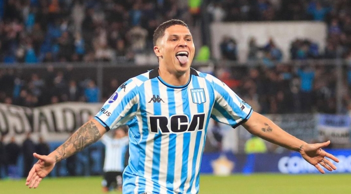 Juan Fernando Quintero Fernando Gago busca a Juan Fernando Quintero para Boca Juniors, pero el colombiano prefiere quedarse en Racing.