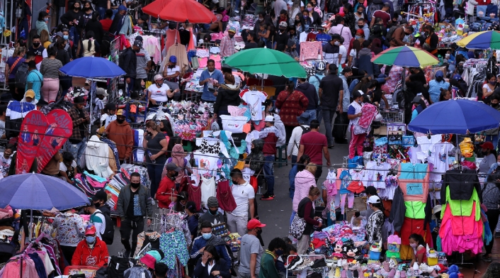 San Victorino Balacera en San Victorino deja dos muertos y tres heridos, incluido un policía. Autoridades investigan incidente en zona comercial de Bogotá.