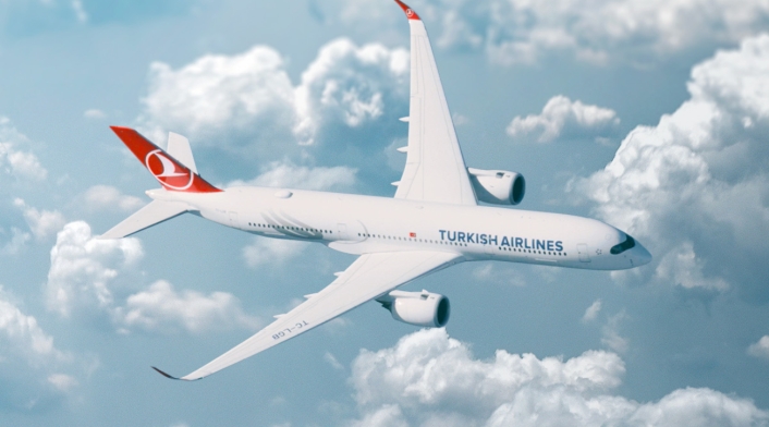 Turkish Airlines Pasajeros de Turkish Airlines en Bogotá esperan reubicación tras cancelación de vuelo a Estambul.