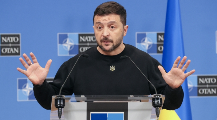 Volodymyr Zelensky, presidente de Colombia Presidente ucraniano Zelenski alerta sobre 11.000 militares norcoreanos en región rusa de Kursk, mientras Alemania promete más ayuda.