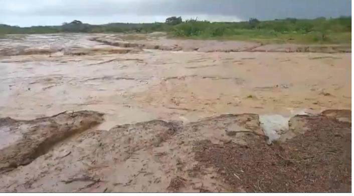 Carreteras en la Alta Guajira en temporada de invierno.