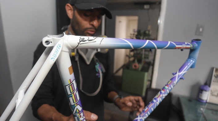F. Duarte también desarrolló la empresa Oficina Color, en la que las personas también pueden personalizar los colores que quieren para sus bicicletas F. Duarte también desarrolló la empresa Oficina Color, en la que las personas también pueden personalizar los colores que quieren para sus bicicletas