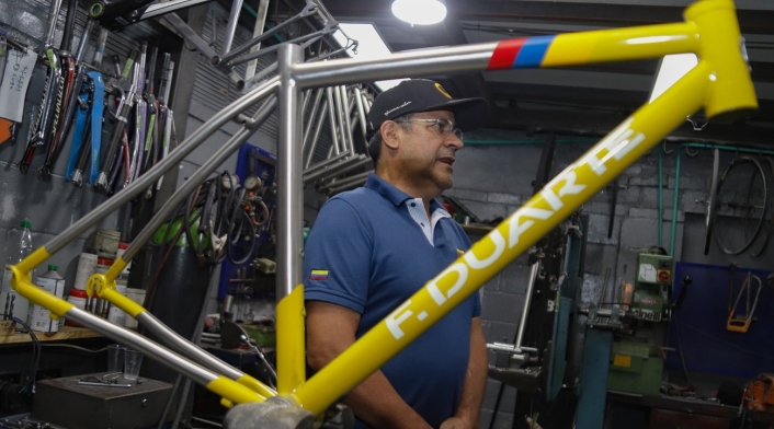 Fabio Duarte, propietario de F. Duarte, destaca importancia de la construcción de marcos artesanales de bicicleta Fabio Duarte, propietario de F. Duarte, destaca importancia de la construcción de marcos artesanales de bicicleta