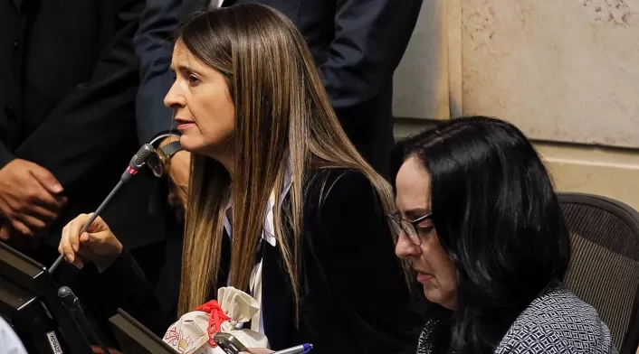 La senadora Paloma Valencia lanzará oficialmente su candidatura presidencial con el lema 'Colombia Power Paloma Presidenta' en Bogotá. Evento contará con simpatizantes del uribismo y se espera la participación de Miguel Uribe Londoño. Paloma Valencia, Senadora