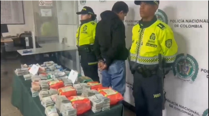 El hombre transportaba más de 55 millones de pesos en efectivo El hombre transportaba más de 55 millones de pesos en efectivo