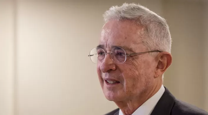 Álvaro Uribe Vélez Álvaro Uribe Vélez