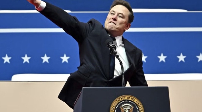 Elon Musk con polémico gesto de saludo