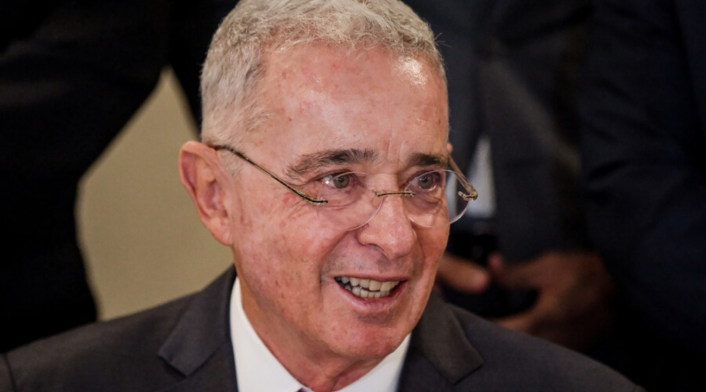 Insisten en que el expresidente Uribe encabece la lista del Centro Democrático al Senado Insisten en que el expresidente Uribe encabece la lista del Centro Democrático al Senado