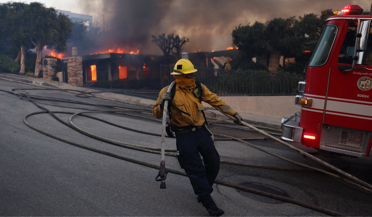Ben Affleck y otras celebridades evacuadas por los incendios forestales en Los Ángeles Ben Affleck y otras celebridades evacuadas por los incendios forestales en Los Ángeles