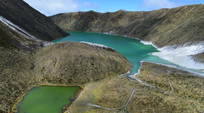 Laguna Verde Volcán Azufral Laguna Verde Volcán Azufral