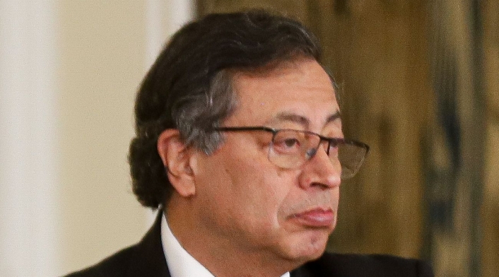 Petro suspende diálogos con el ELN Petro suspende diálogos con el ELN
