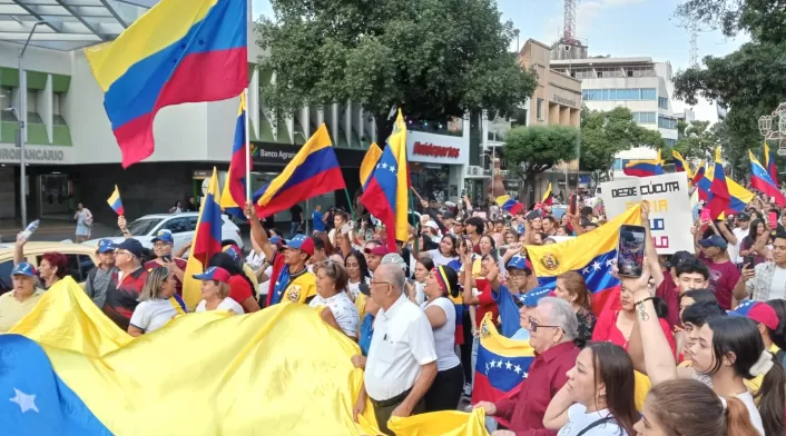 Migrantes en Cúcuta marcharon a favor de la posesión de Edmundo González en Venezuela
